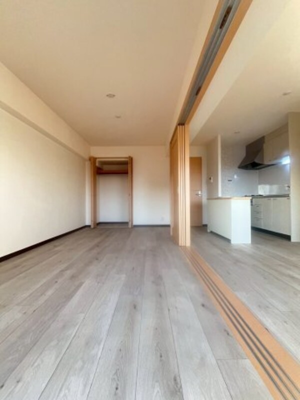 居室(ゆったり過ごせる居間です)