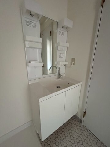 物件内観写真15　(コンパクトで使いやすい洗面所)