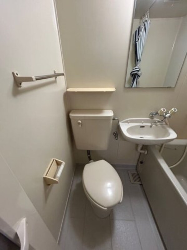 トイレ(ゆったりとした空間のトイレです)