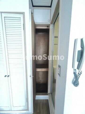 物件内観写真12　(たっぷりとした収納スペースです)