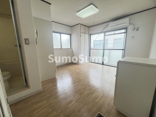 物件内観写真20　(こちらの居間で趣味の時間をお楽しみください)