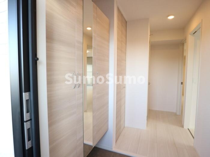 物件内観写真2　(シンプルで使いやすい玄関です)