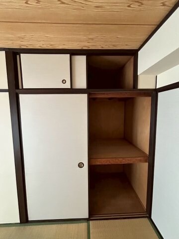 物件内観写真13　(収納豊富です)