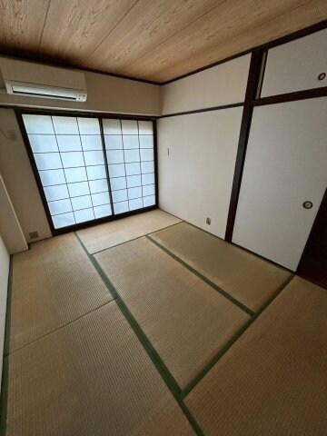 物件内観写真14　(明るい和室です)