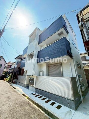 物件外観写真1　(外観は落ち着いています)