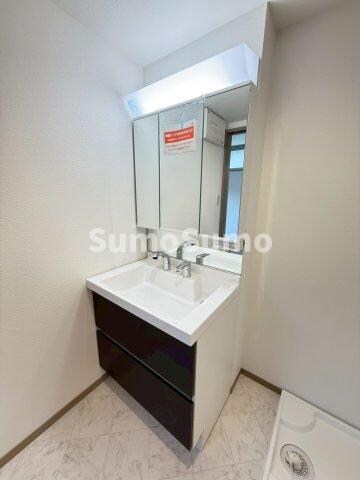 物件内観写真8　(コンパクトで使いやすい洗面所)