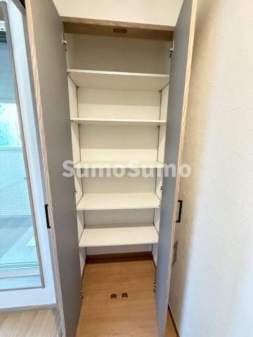 物件内観写真10　(小物を収納するのに便利です)