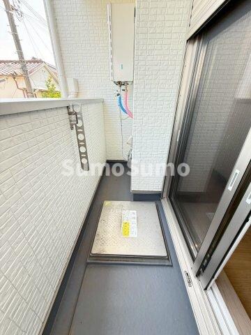 物件内観写真11　(お洗濯にも便利なバルコニー付き)