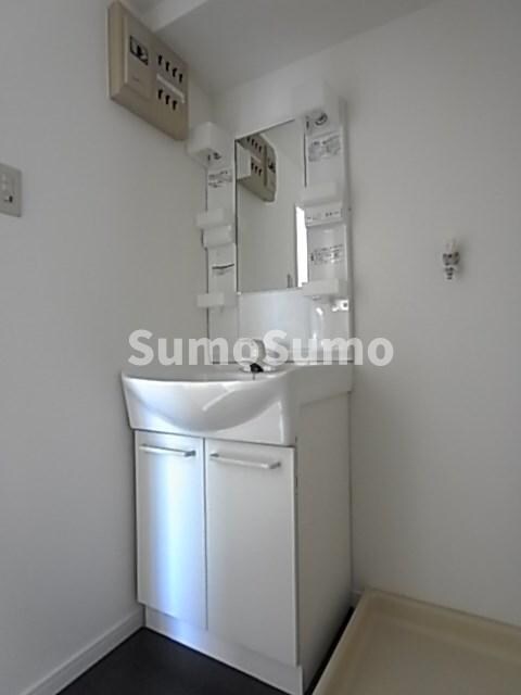 物件内観写真13　(独立洗面台で身支度をすべて済ませてしまいましょう)