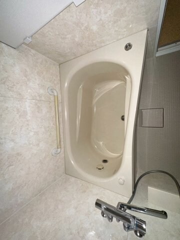 物件内観写真17　(日々の疲れを癒すお風呂付です)