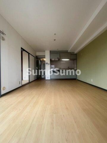 物件内観写真5　(おしゃれなリビングです)