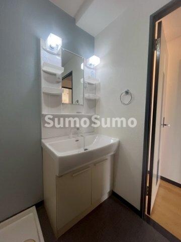 物件内観写真15　(明るい洗面所です)