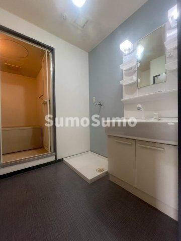 物件内観写真17　(ゆったりとスペースのある洗面所)