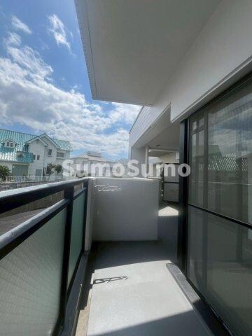 物件内観写真21　(暖かな日差しのふりそそぐバルコニー)