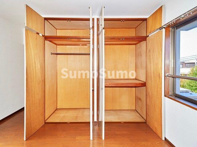 物件内観写真11　(ちょっとした収納スペースも充実しています)