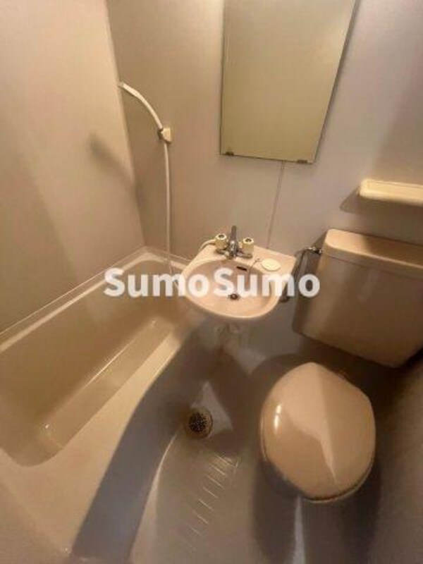 浴室(コンパクトで使いやすいお風呂です)