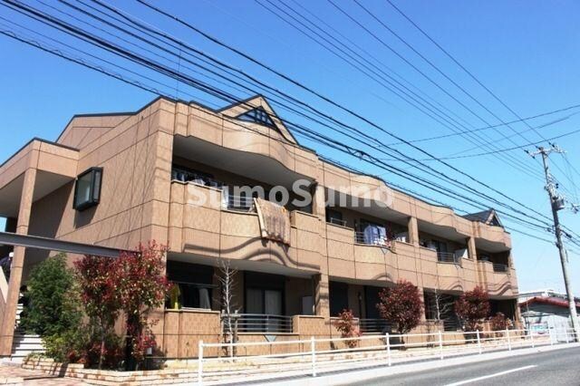 物件外観写真1　(外観もきれいです)