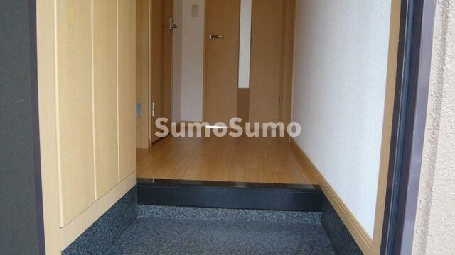 物件内観写真2　(明るい玄関です)