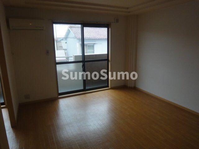 物件内観写真15　(落ち着いた色調の洋室です)