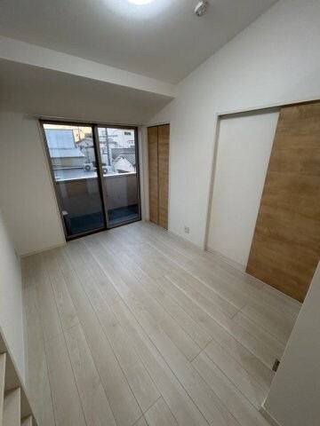 物件内観写真2　(ゆったりとした居間です)