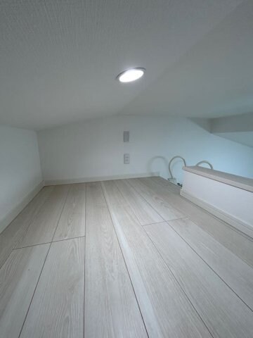 物件内観写真4　(落ち着いた色調の寝室です)