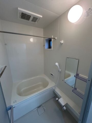 物件内観写真5　(お風呂です)