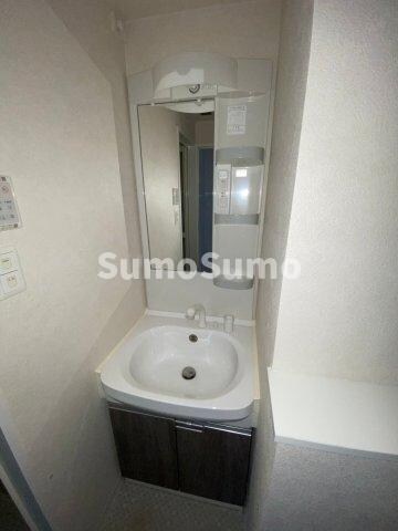 物件内観写真13　(明るい洗面所です)