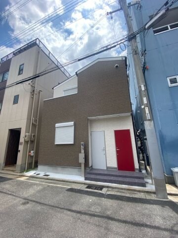 物件外観写真1　(外観は落ち着いています)