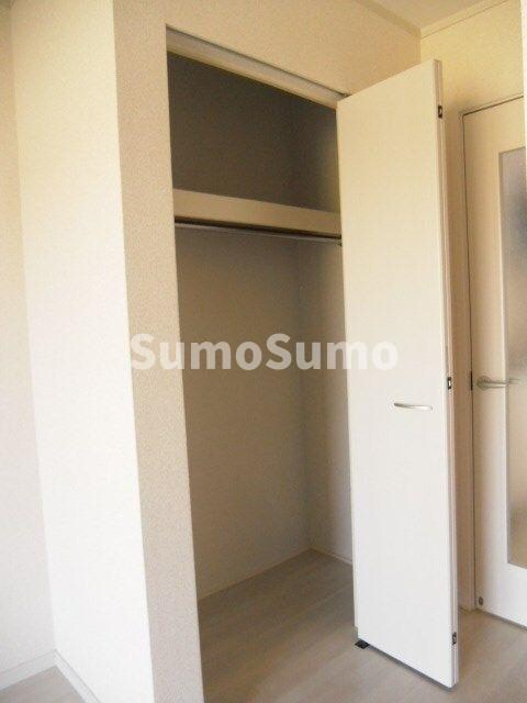 物件内観写真8　(大きなスペースがあり、収納には困りません)