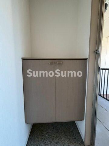 物件内観写真6　(収納もある玄関です)