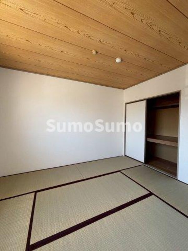 和室(来客時にも便利な和室付き)
