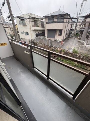 物件内観写真8　(開放的で明るい空間を演出してくれるバルコニーです)