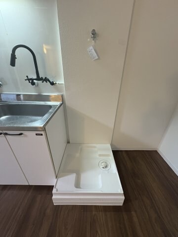 物件内観写真16　(明るい洗面所です)