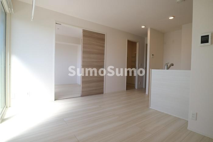 物件内観写真3　(ゆったりとした居間です)