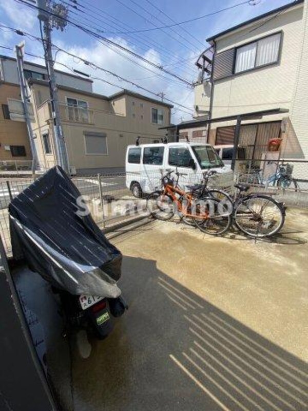 建物設備(車をお持ちの方に嬉しい駐車場付きの物件です)