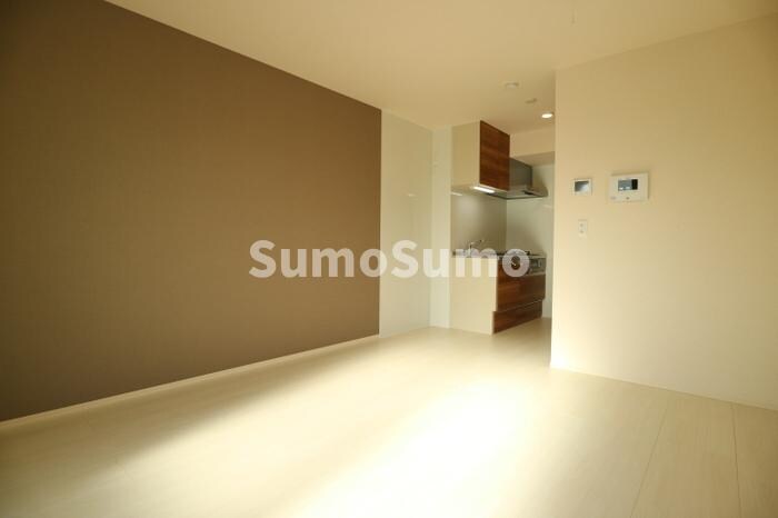 物件内観写真4　(こちらの居間で趣味の時間をお楽しみください)