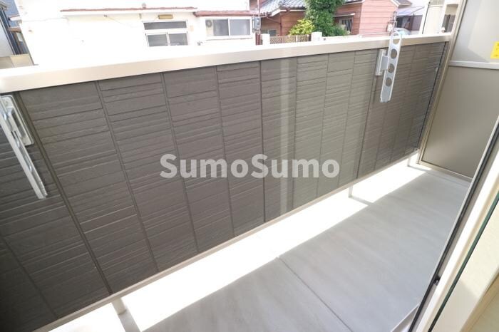 物件内観写真11　(お洗濯にも便利なバルコニー付き)