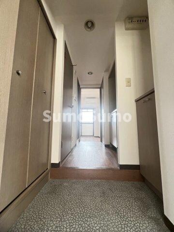 物件内観写真5　(収納もある玄関です)