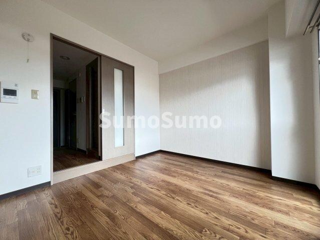 物件内観写真6　(ゆったりとしたリビングです)