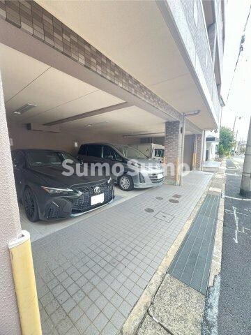 物件外観写真3　(駐車場完備です)