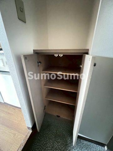 物件内観写真21　(たっぷりとした収納スペースです)