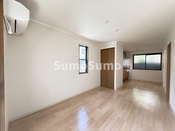 居室(おしゃれなリビングです)