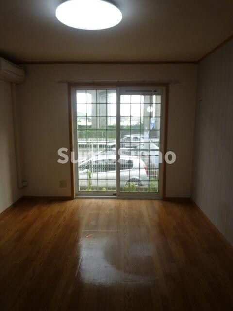 物件内観写真3　(おしゃれな居間です)