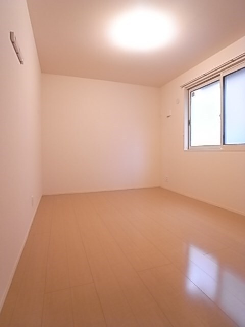 物件内観写真6　(使い勝手のいい寝室です)