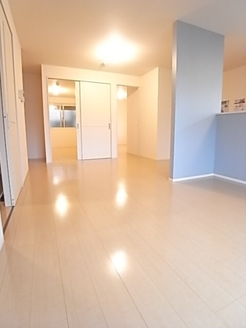 物件内観写真15　(ゆったり過ごせる居間です)