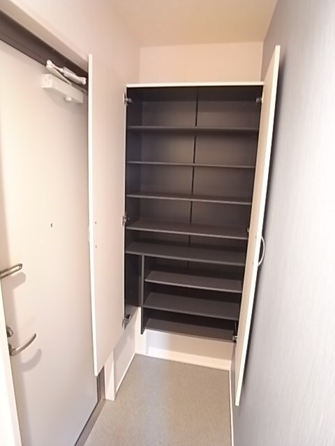 物件内観写真19　(大きなスペースがあり、収納には困りません)