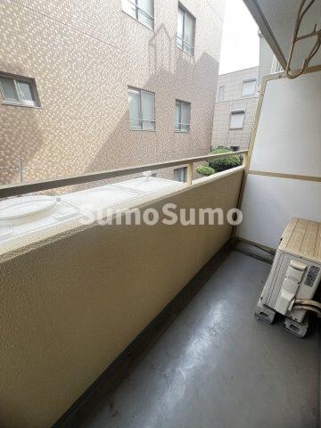 物件内観写真7　(お洗濯にも便利なバルコニー付き)