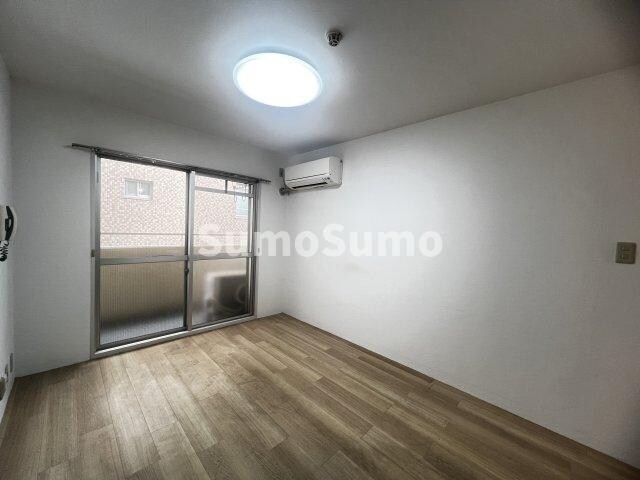 物件内観写真13　(ゆったりとしたリビングです)