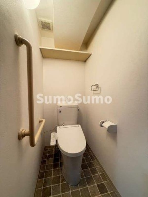 トイレ(落ち着いた色調のトイレです)