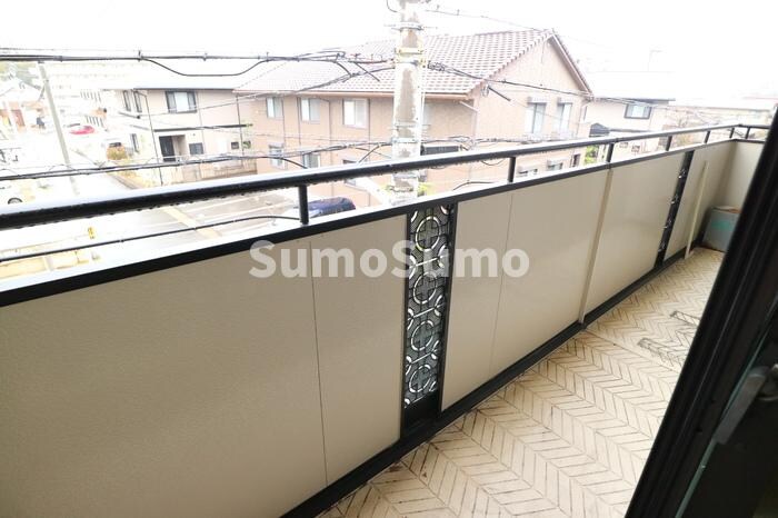 物件内観写真13　(お洗濯にも便利なバルコニー付き)